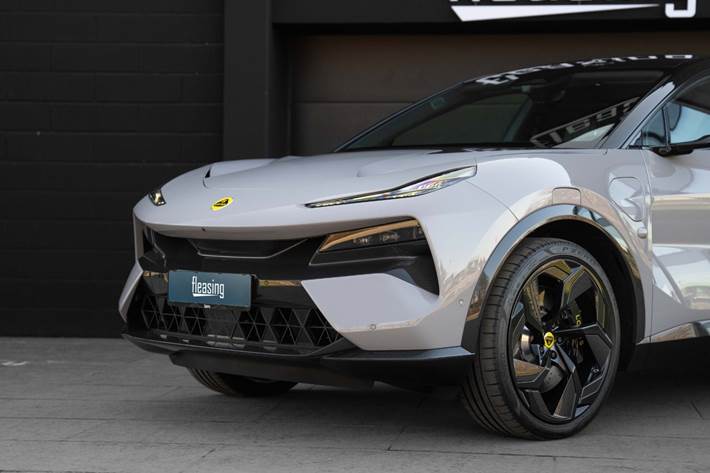 Grå Lotus Eletre fra 2024