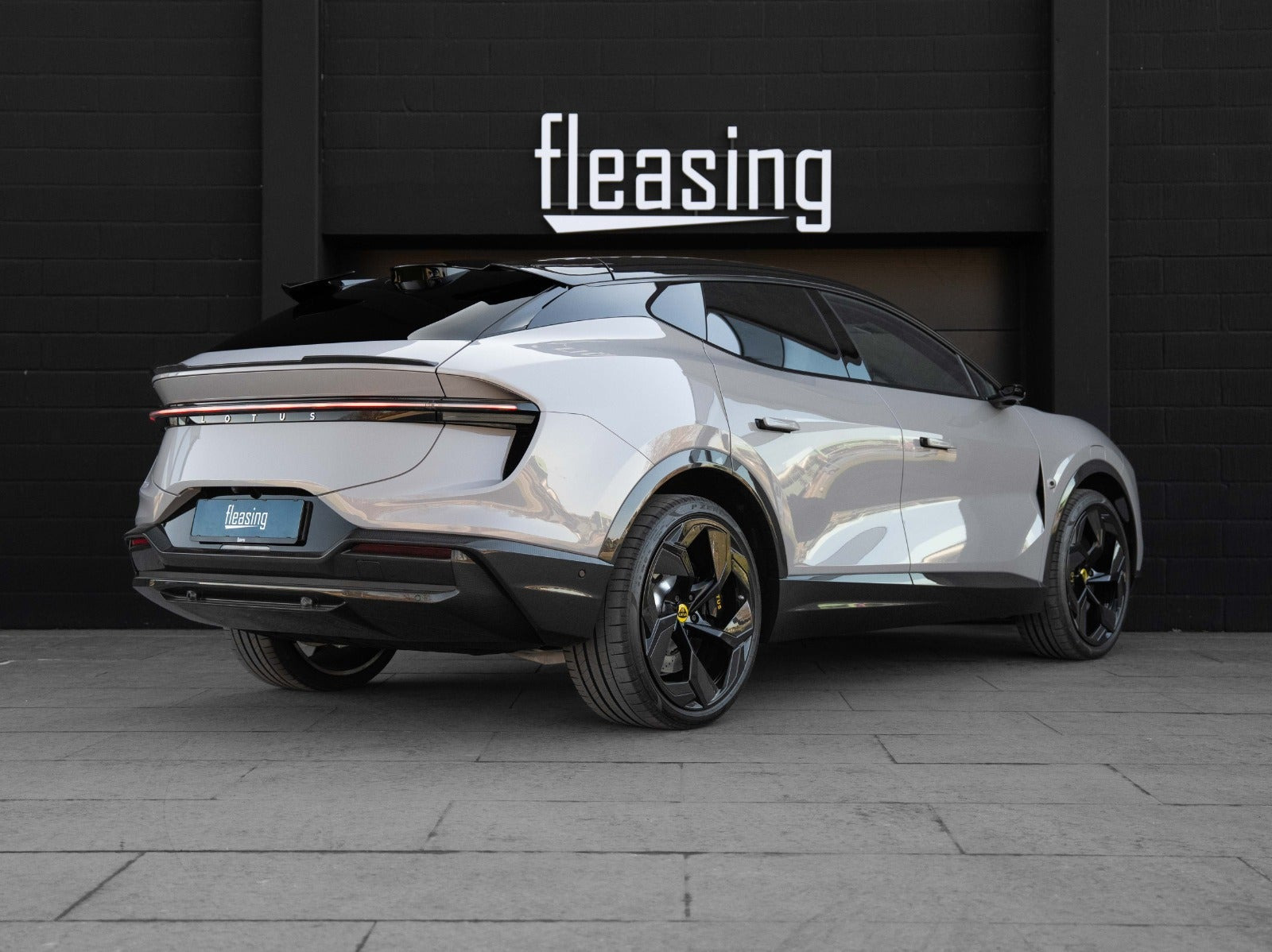 Grå Lotus Eletre fra 2024