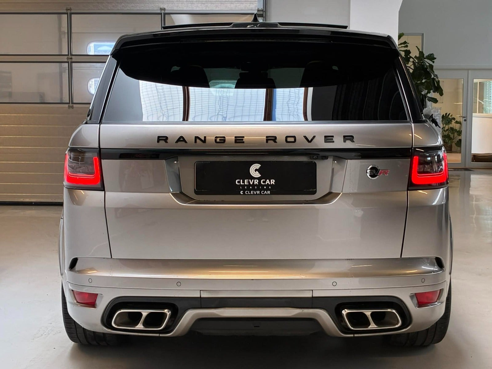 Sølv Land Rover Range Rover sport fra 2019