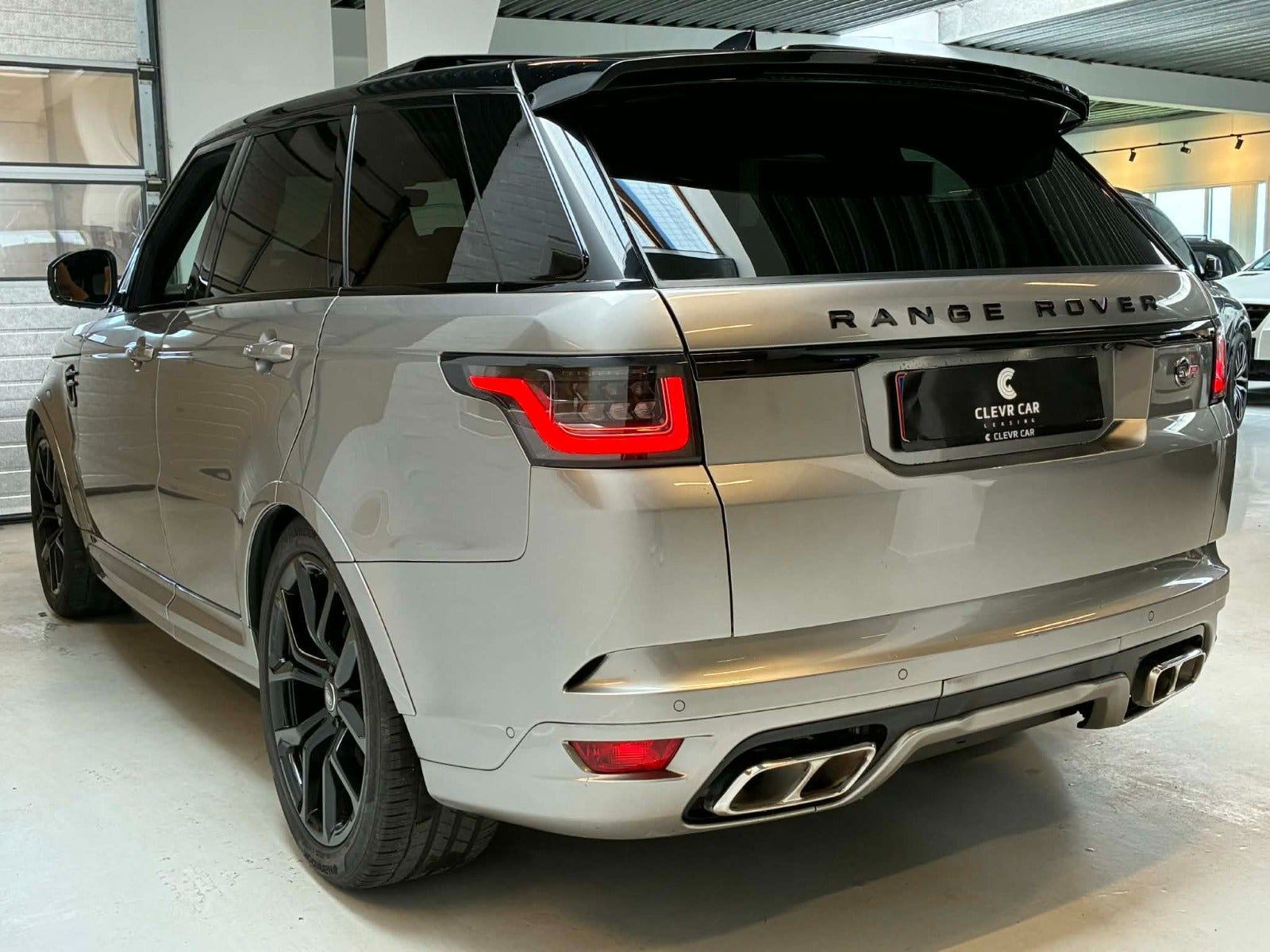 Sølv Land Rover Range Rover sport fra 2019