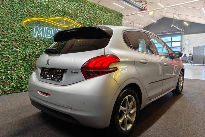 undefined Peugeot 208 fra 2016