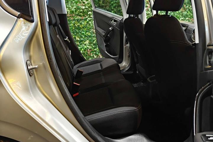 undefined Peugeot 208 fra 2016