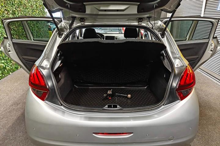undefined Peugeot 208 fra 2016