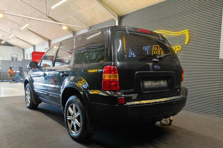 undefined Ford Maverick fra 2006 set udefra