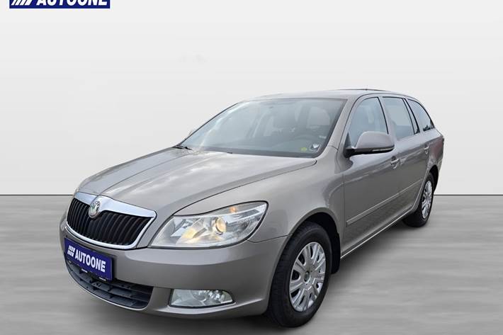 Orange Skoda Octavia fra 2009