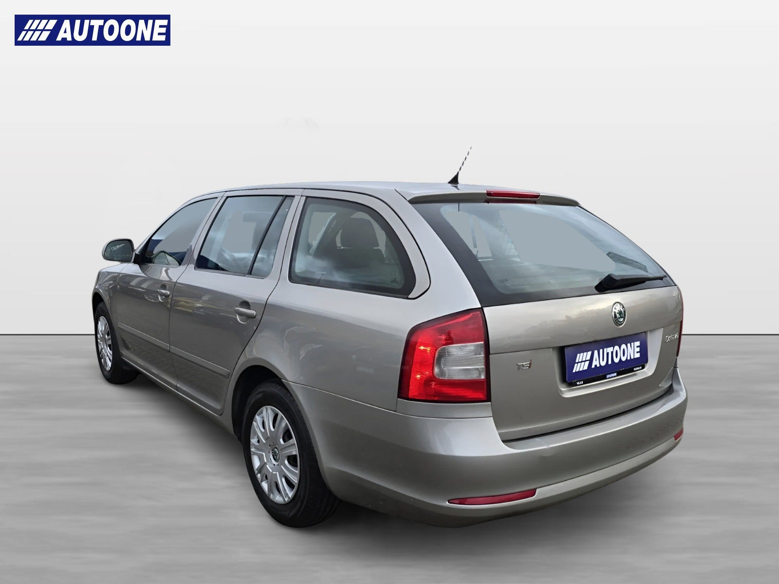 Orange Skoda Octavia fra 2009