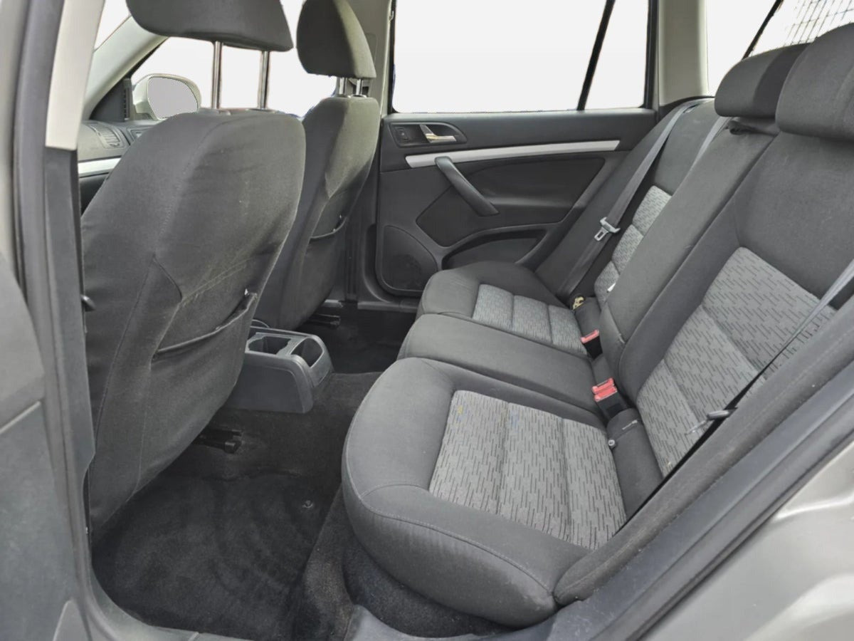 Orange Skoda Octavia fra 2009