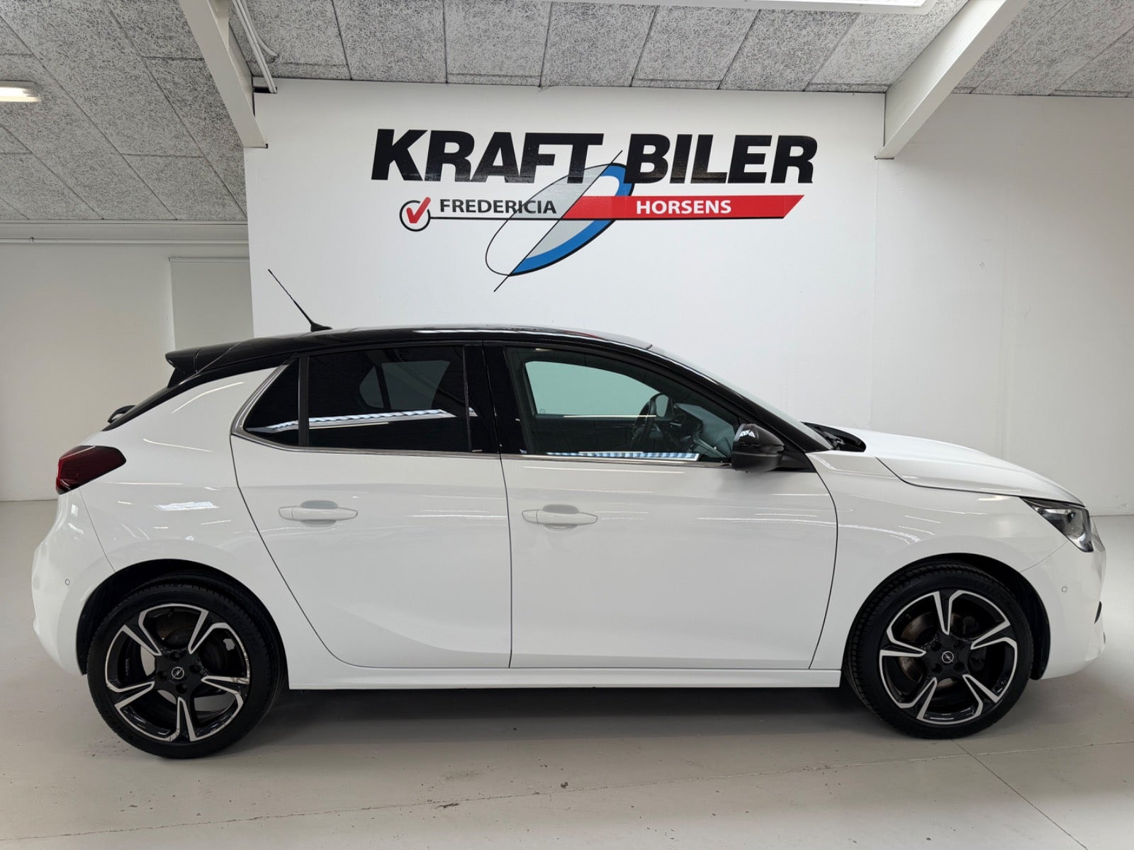 Hvid Opel Corsa fra 2022