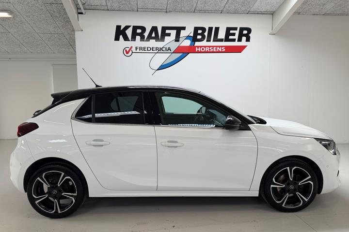 Hvid Opel Corsa fra 2022
