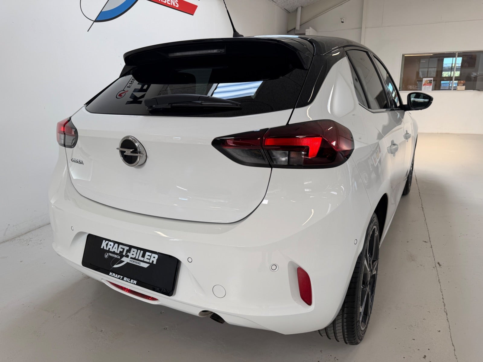 Hvid Opel Corsa fra 2022