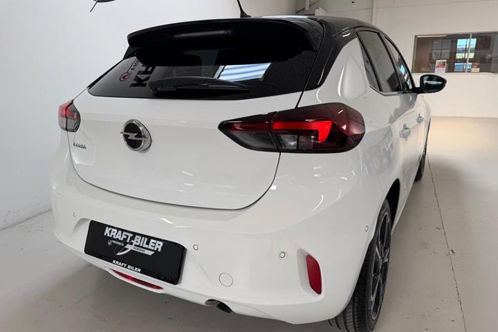 Hvid Opel Corsa fra 2022