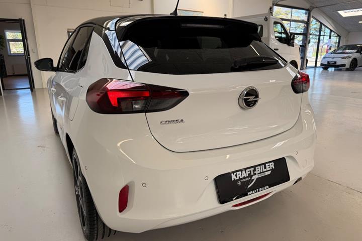 Hvid Opel Corsa fra 2022