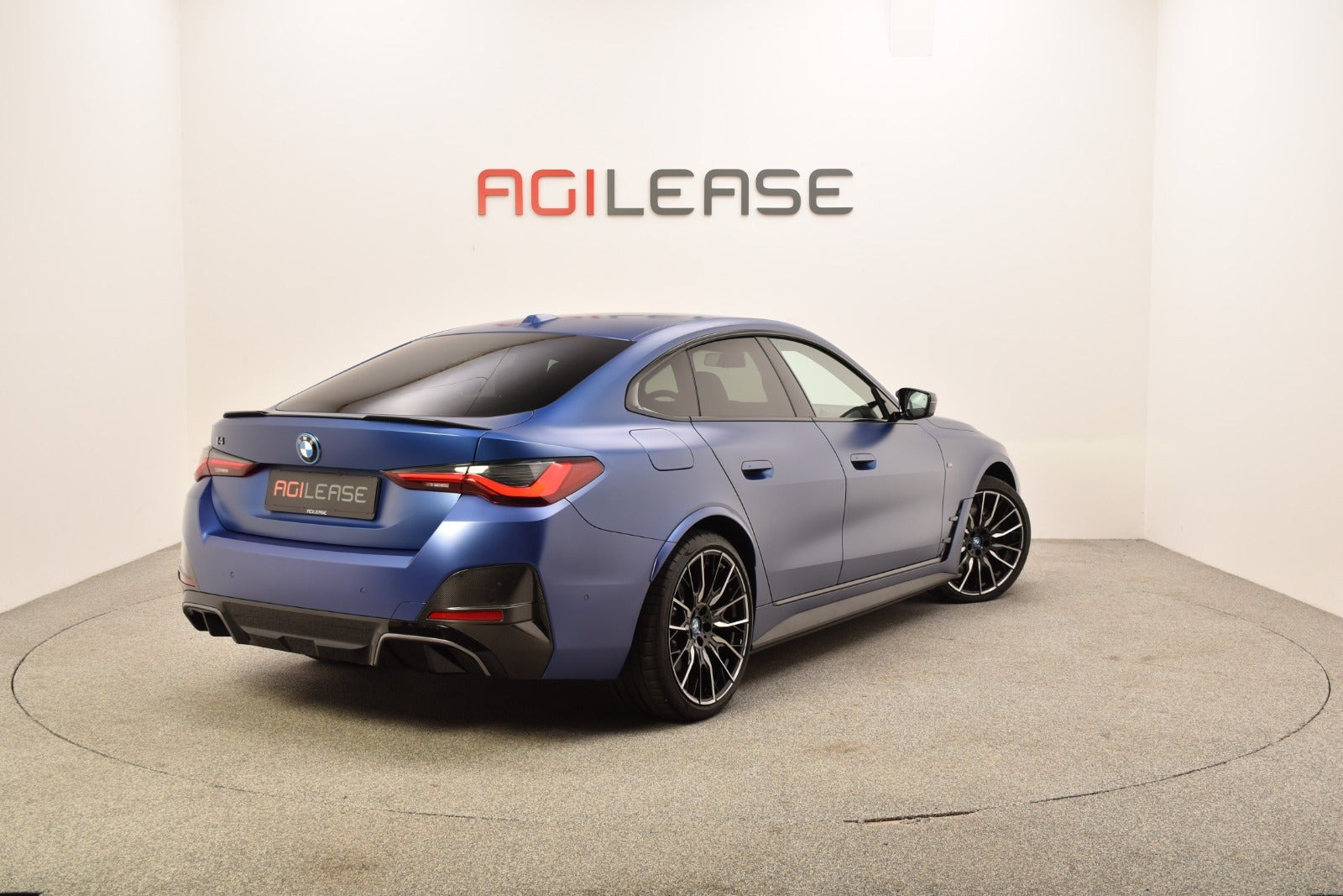 Blå BMW i4 fra 2023