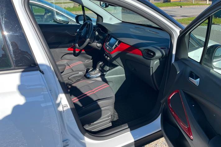 Hvid Opel Crossland fra 2023