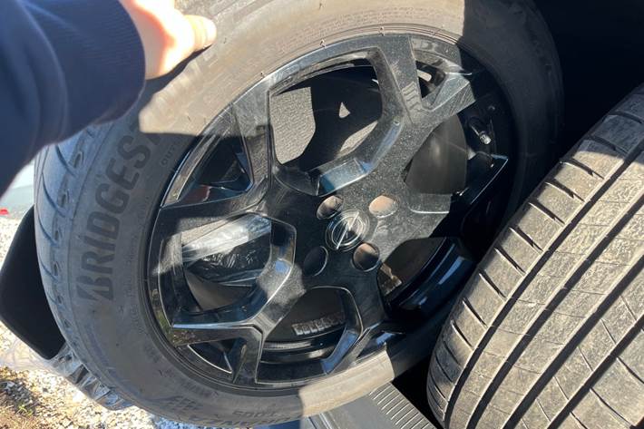 Hvid Opel Crossland fra 2023