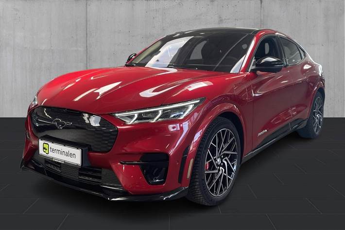 Rød Ford Mustang Mach-E fra 2023