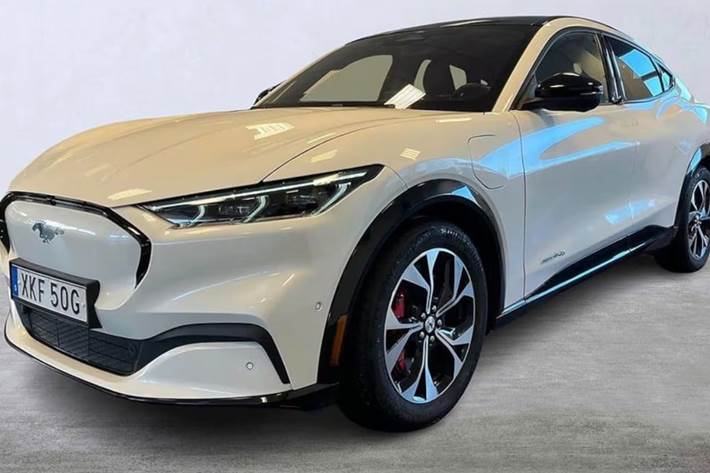 Hvid Ford Mustang Mach-E fra 2021