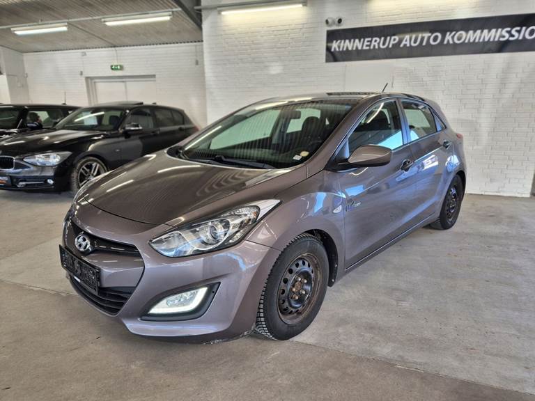 Hyundai i30 1,6 CRDi Comfort ISG 110HK 5d 6g
