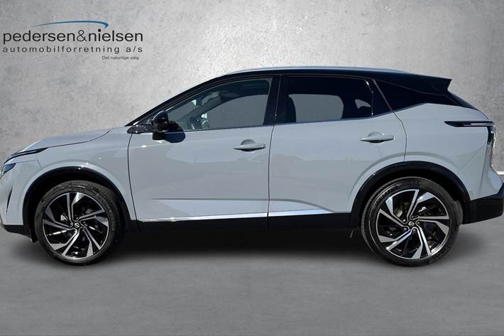 Grå Nissan Qashqai fra 2024