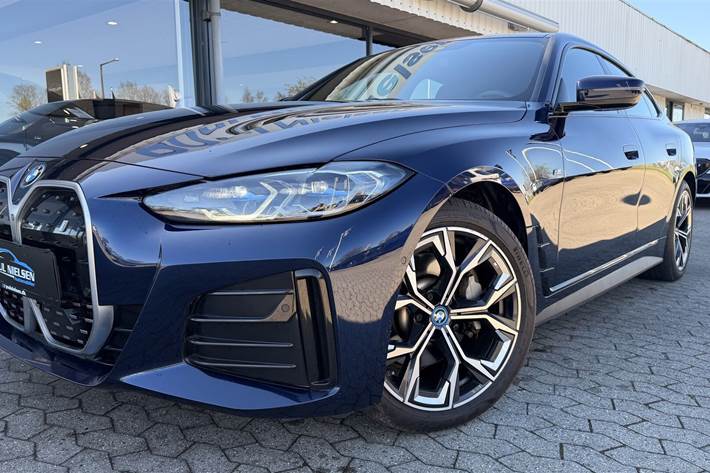 Blå BMW i4 fra 2022