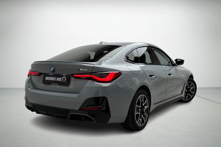 Grå BMW i4 fra 2024