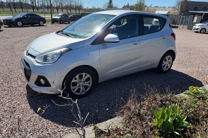 Grå Hyundai i10 fra 2014