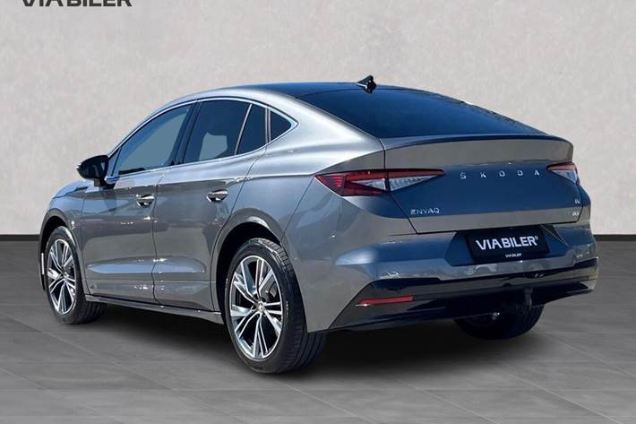 Grå Skoda Enyaq fra 2023