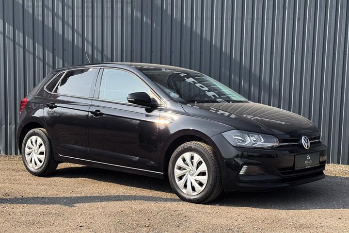 Sort VW Polo fra 2018 set udefra