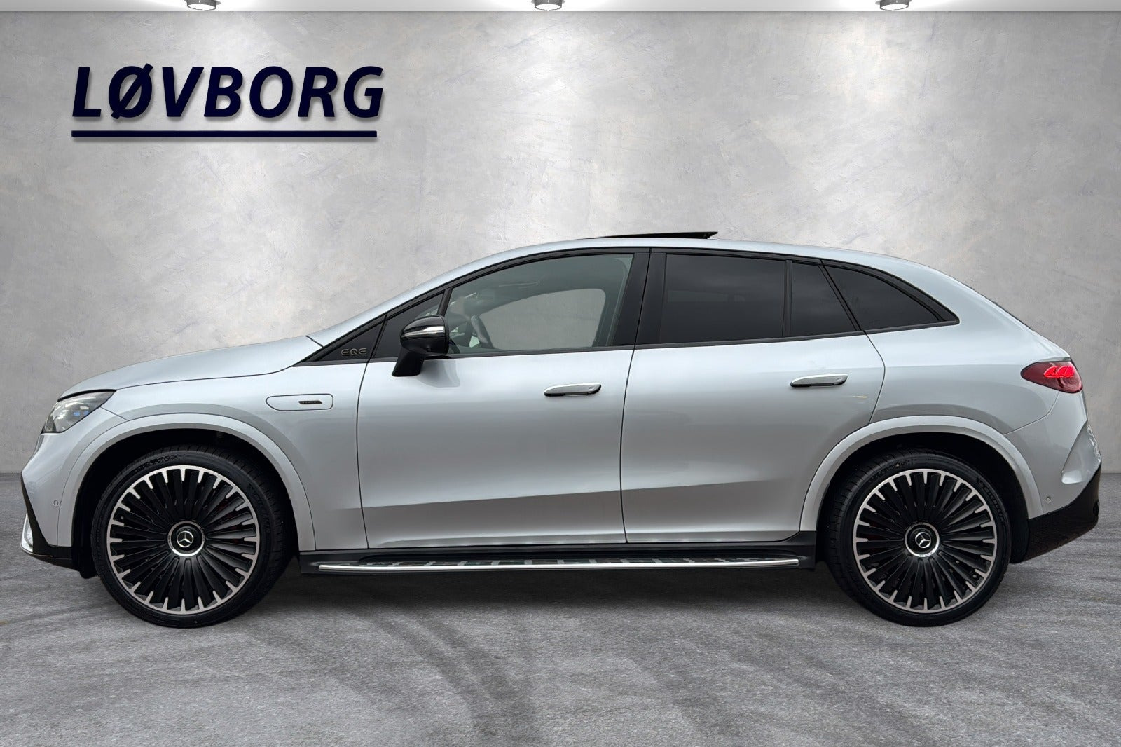 Sølv Mercedes EQE53 SUV fra 2024