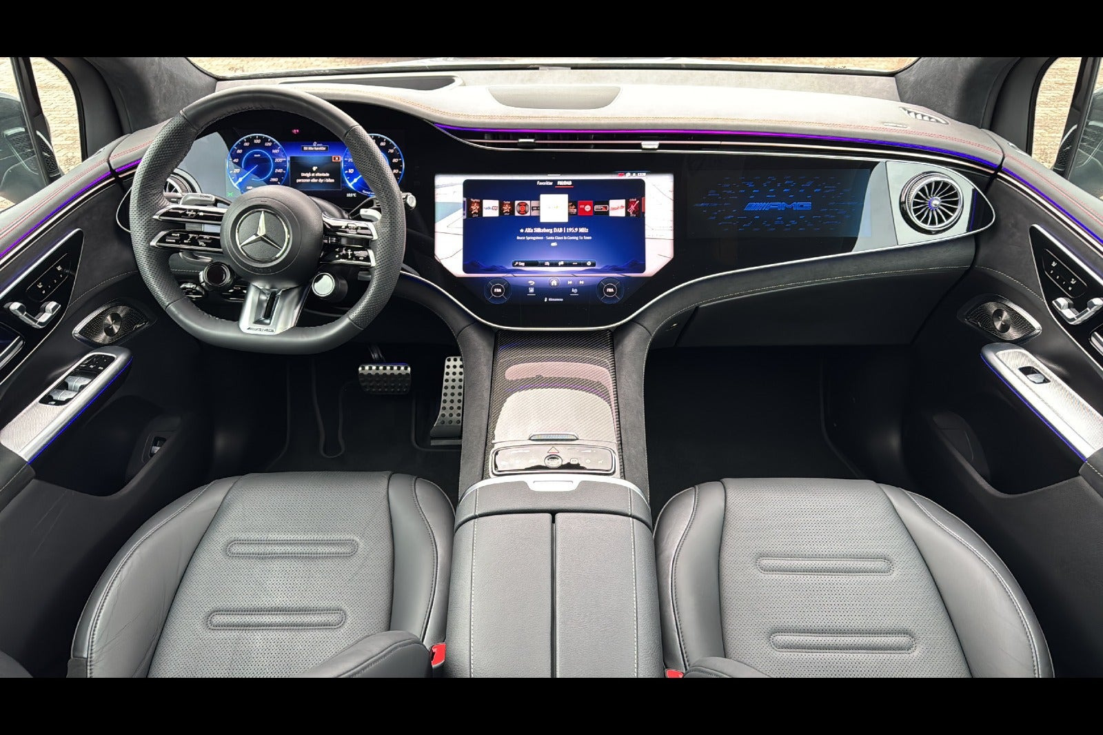 Sølv Mercedes EQE53 SUV fra 2024