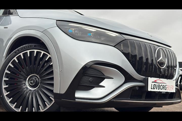 Sølv Mercedes EQE53 SUV fra 2024