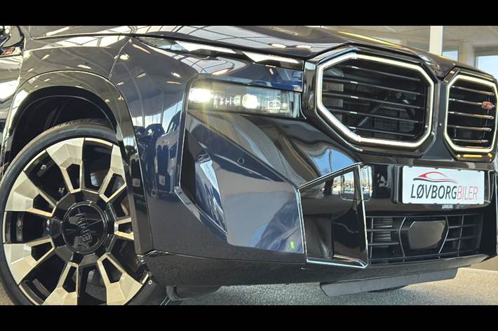 Blå BMW XM fra 2024