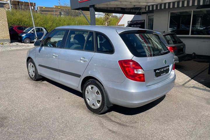 Sølv Skoda Fabia fra 2008