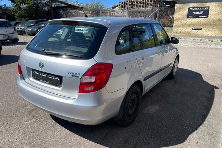 Sølv Skoda Fabia fra 2008