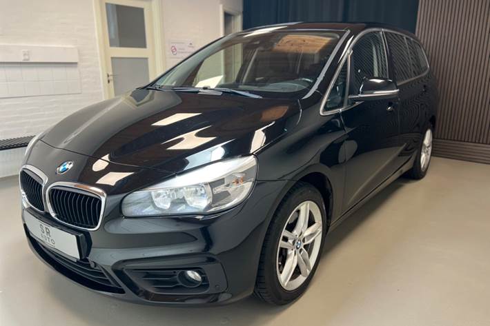 Sort BMW 220d fra 2016