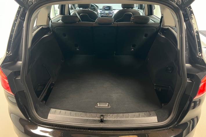 Sort BMW 220d fra 2016