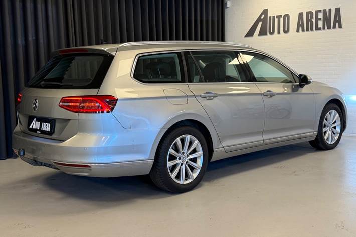 Grå VW Passat fra 2016