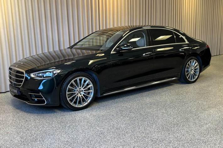 Grøn Mercedes S580 e fra 2023