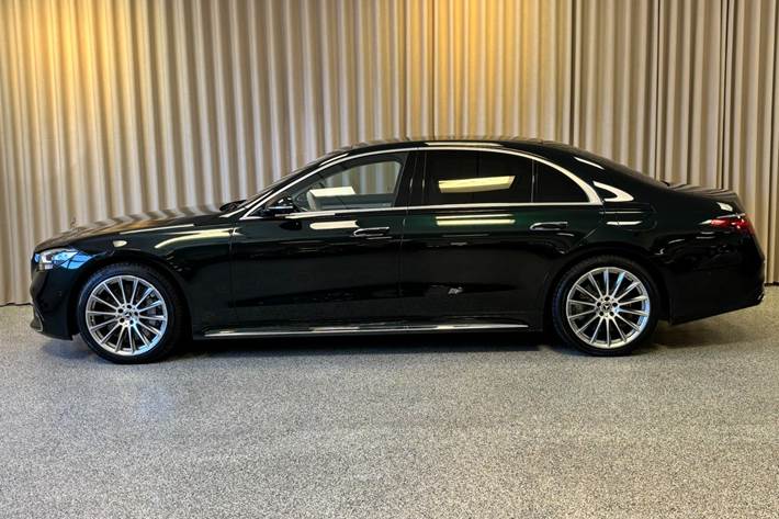 Grøn Mercedes S580 e fra 2023