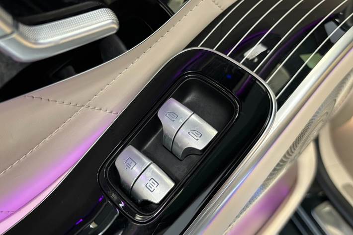 Grøn Mercedes S580 e fra 2023