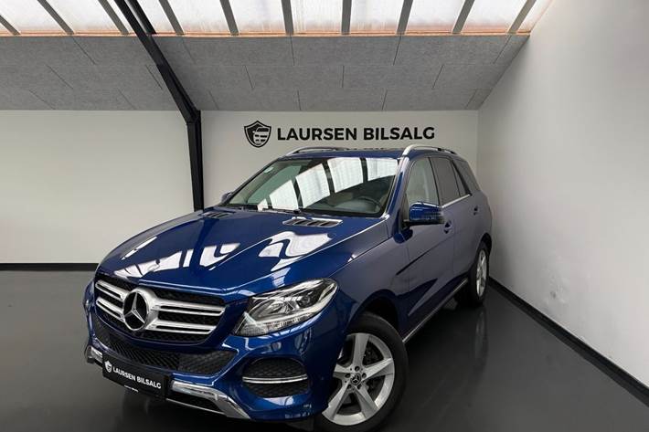 Blå Mercedes GLE400 fra 2018