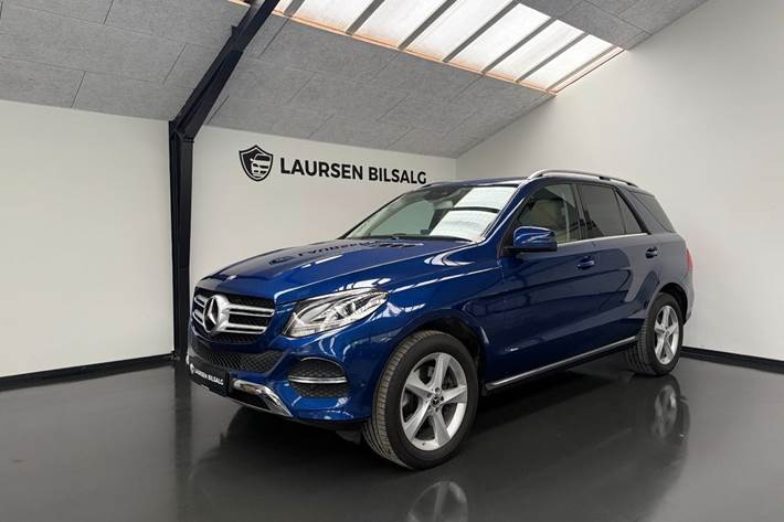 Blå Mercedes GLE400 fra 2018