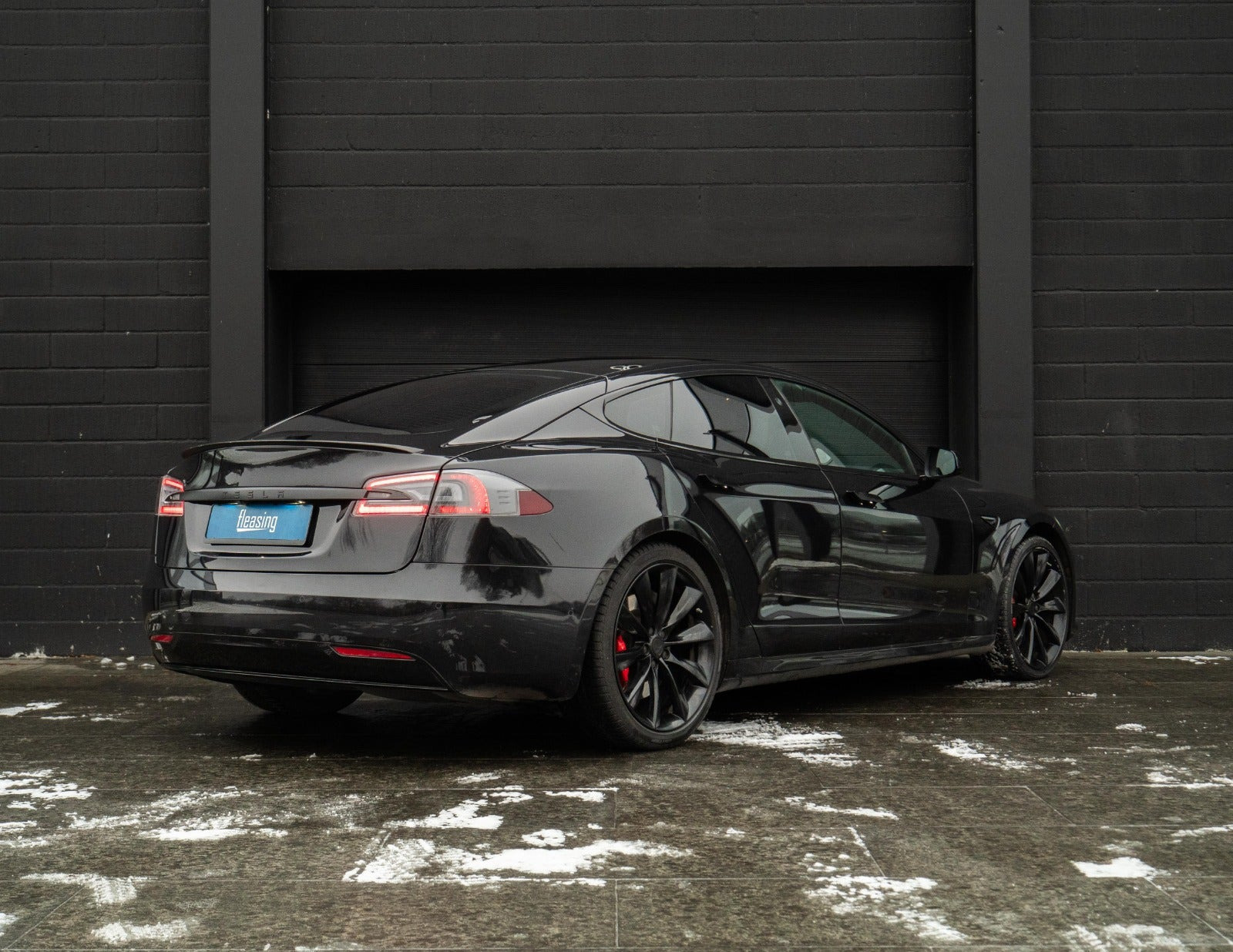 Sort Tesla Model S fra 2018
