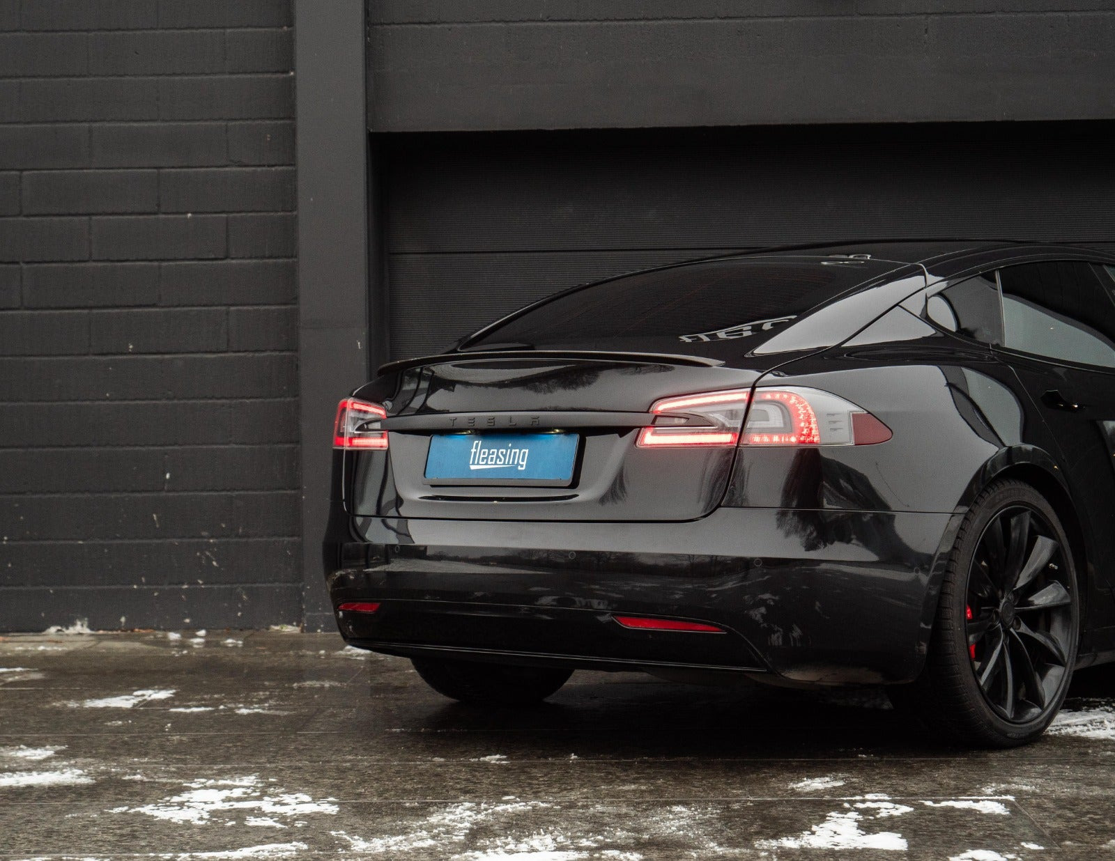 Sort Tesla Model S fra 2018