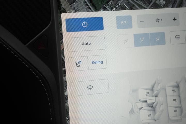 Sort Tesla Model S fra 2018