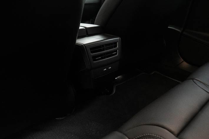 Sort Tesla Model S fra 2018