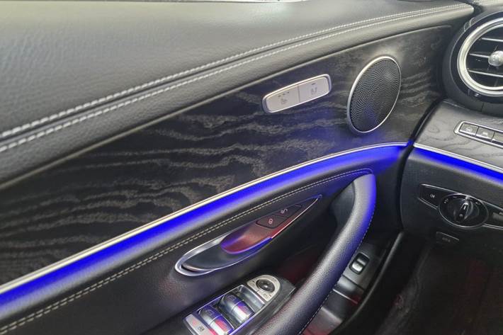 Sølv Mercedes E300 d fra 2018