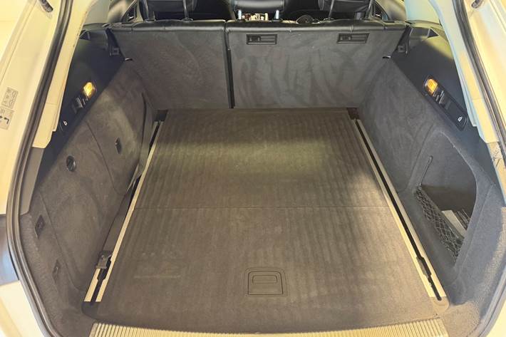 Hvid Audi A6 fra 2012