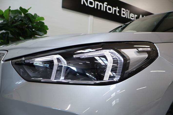 Sølv BMW iX1 fra 2025