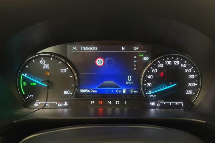 Rød Ford Kuga fra 2020